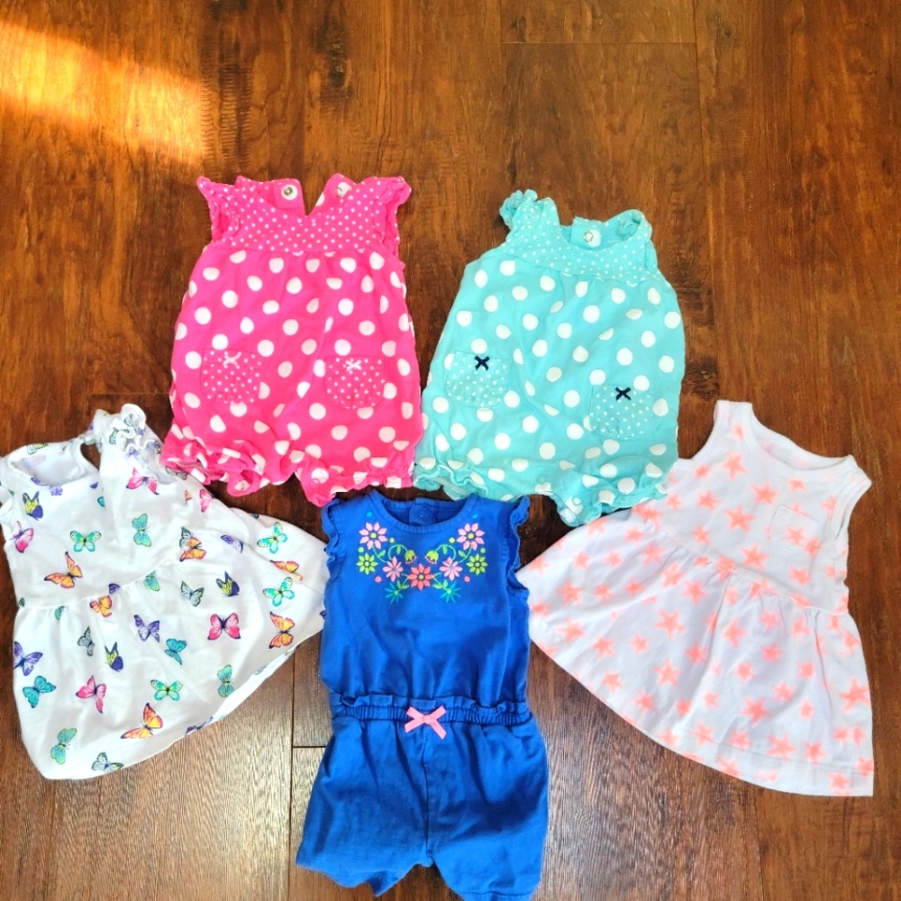 Lot of Carter's baby girl outfits - 3 months